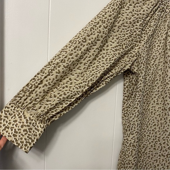 TUCKERNUCK Brannen Light Leopard Blouse Cotton Button Long Sleeve Print Pattern - Picture 12 of 15